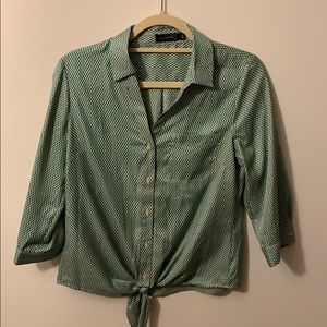 Green quarter sleeve tied top